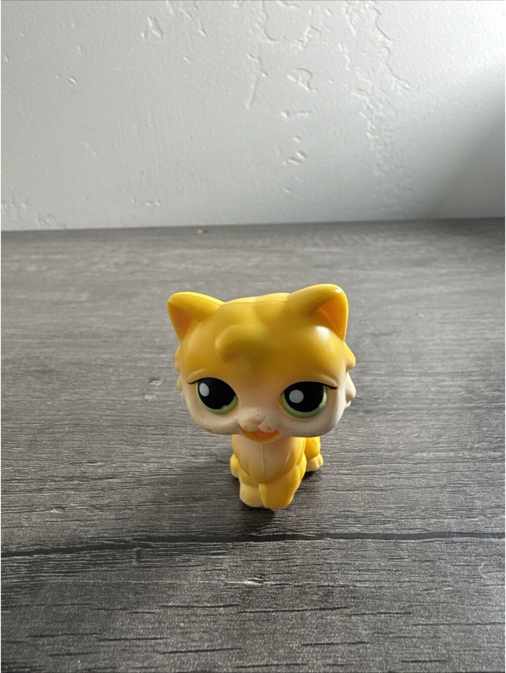 Authentic Littlest Pet Shop LPS 1st Gen Yellow Cat With Moving Tongue 2005 RARE
